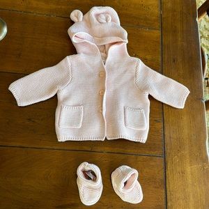 NWOT Gap Sweater + Boots